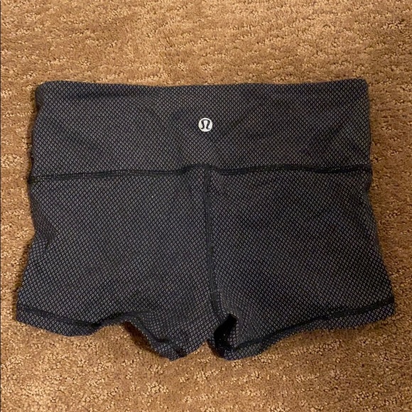 Lululemon patterned black shorts - Picture 1 of 4